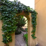 Elegant Old Town With Terrace & Parking *