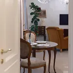 アパート Elegant Old Town With Terrace & Parking ヴィリニュス