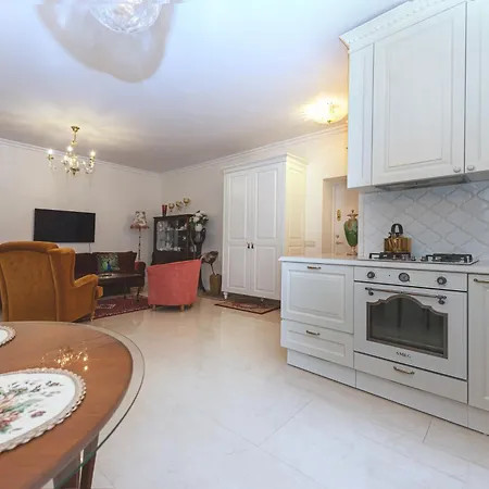 Elegant Old Town With Terrace & Parking *