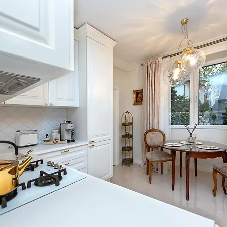 Elegant Old Town With Terrace & Parking Вільнюс