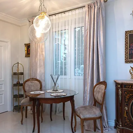 Luxury In Old Town With Private Garden Apartment Vilnius