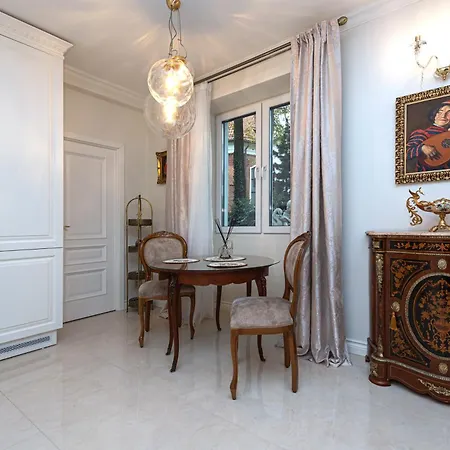 Elegant Old Town With Terrace & Parking Apartment *