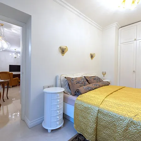 Luxury In Old Town With Private Garden Vilnius