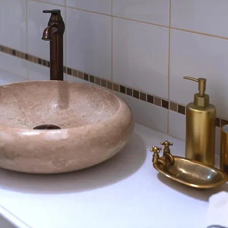 Luxury In Old Town With Private Garden Apartment