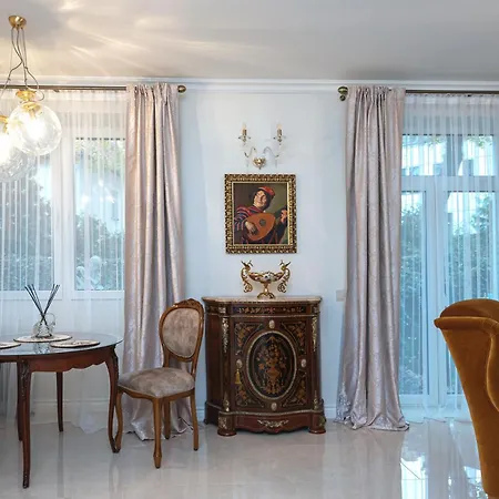 Luxury In Old Town With Private Garden Apartment Vilnius