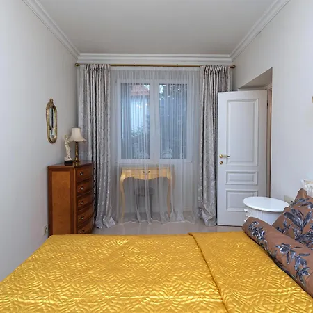 Apartment Luxury In Old Town With Private Garden *