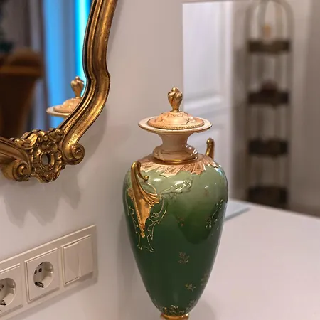 Elegant Old Town With Terrace & Parking Appartement