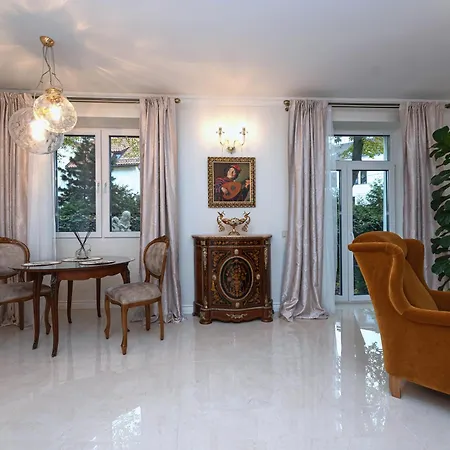 Luxury In Old Town With Private Garden Vilnius