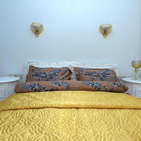 Luxury In Old Town With Private Garden Lägenhet Vilnius
