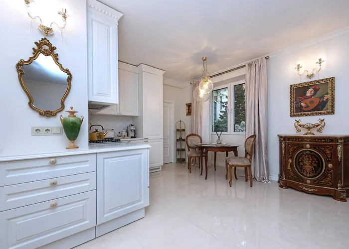 Elegant Old Town With Terrace & Parking Апартаменты *